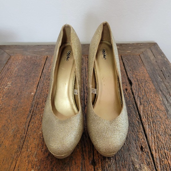 Mossimo 'Paisley' Gold Glitter Pumps - Picture 3 of 8